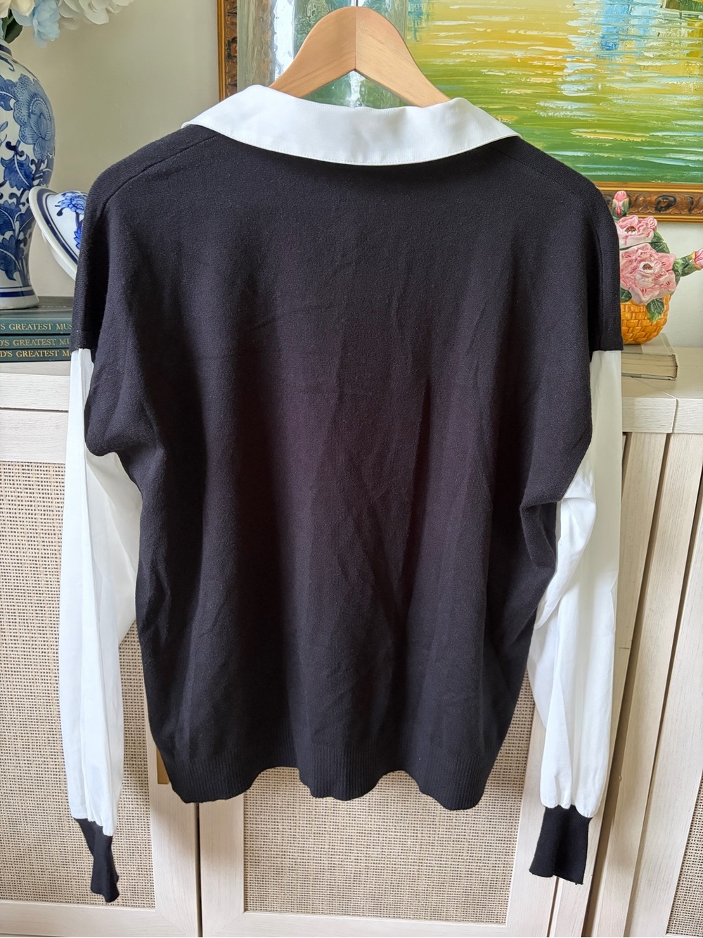Sioni Black V‑Neck Sweater with White Collar & Sleeves-00B - Picture 5 of 6